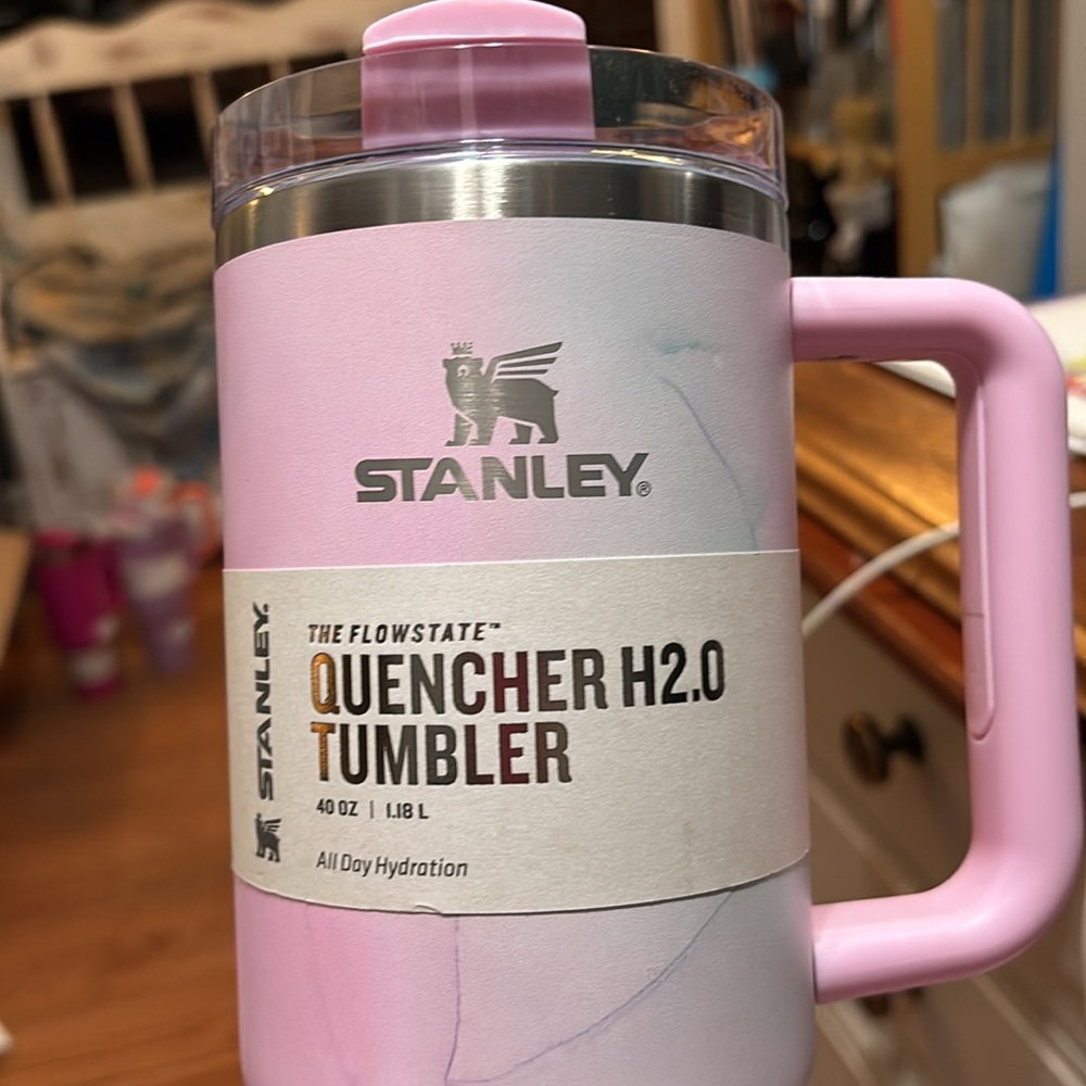 Stanley NWT Pink Watercolor Tulle 40 Ounce Cup - Picture 5 of 5